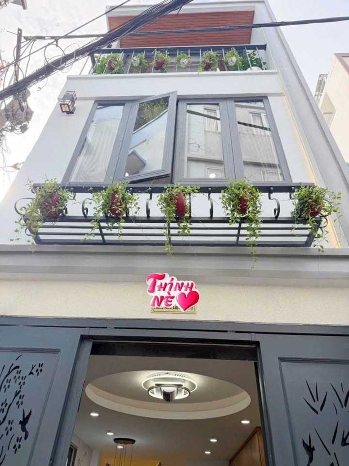 Nhà 3 lầu Huỳnh Văn Bánh, Phú Nhuận 50m² giá 3.99 tỷ - Full nội thất mới sang trọng!