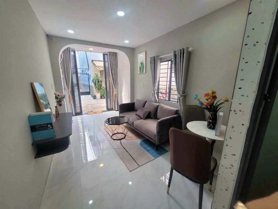 Nhà đẹp 2 tầng Gò Vấp 32m² giá 3.2 tỷ - Full nội thất, chính chủ!