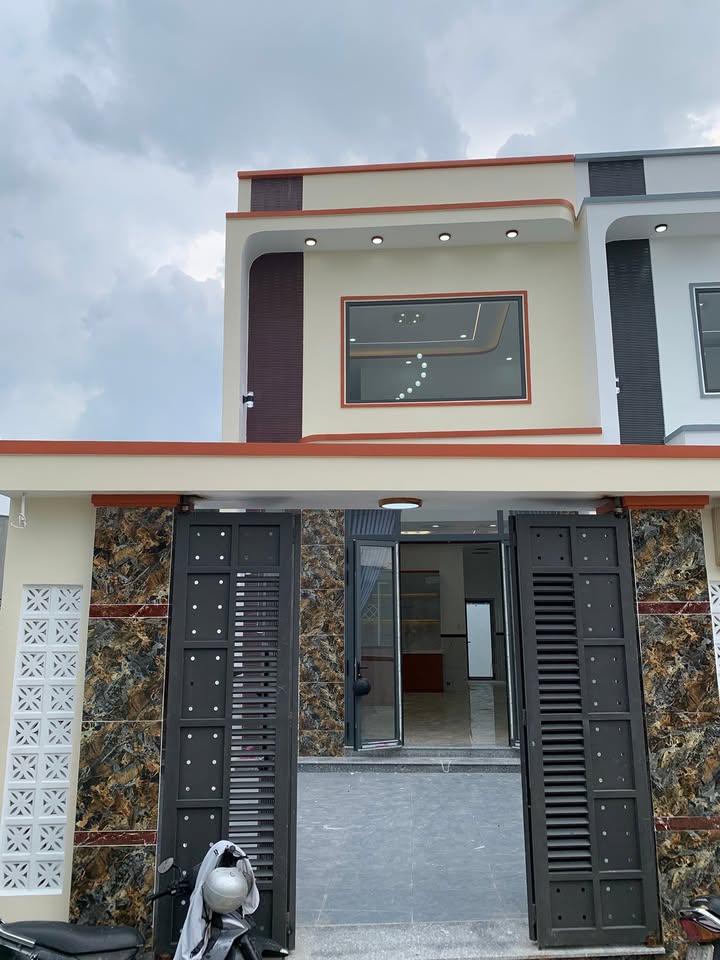 Nhà phố cao cấp 100% mới tại Bà Điểm 100m² giá 4.38 tỷ - Đầu tư sinh lời tốt!