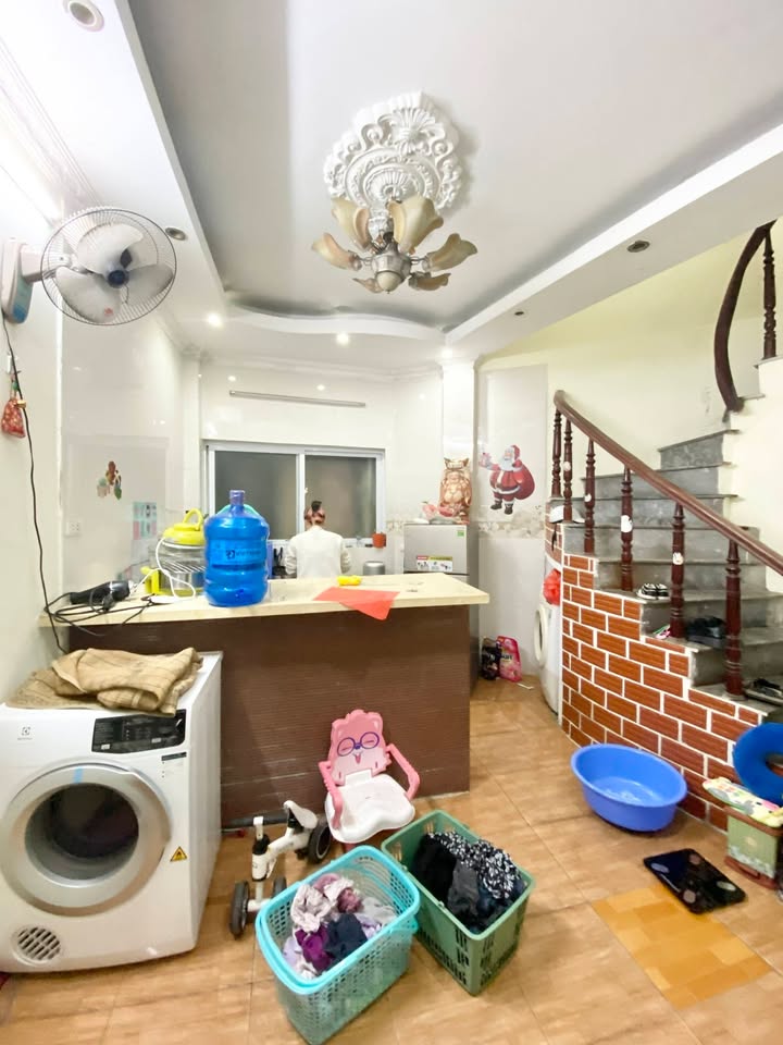 Nhà cho thuê 4 tầng ngõ 179 Vĩnh Hưng 20m² - Phù hợp cho gia đình và sinh viên!