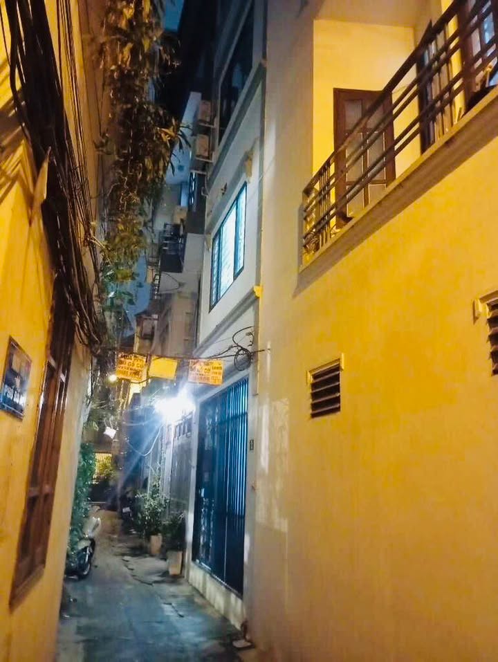 Nhà Bồ Đề Long Biên 30m² giá 700 triệu - Full công năng, tiện ích ngập tràn!