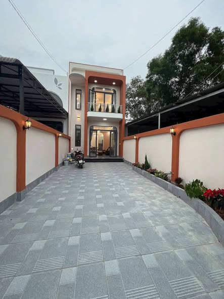 Nhà 1 trệt 1 lầu tại phường Long Hoa, Tây Ninh 28.5m² - Sẵn sàng vào ở với nội thất cao cấp!