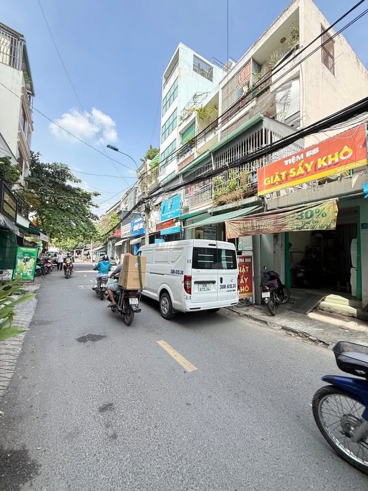 Nhà mặt tiền Nguyễn Giản Thanh, Quận 10, 67.65m², giá 13 tỷ - Đầu tư sinh lời ngay!