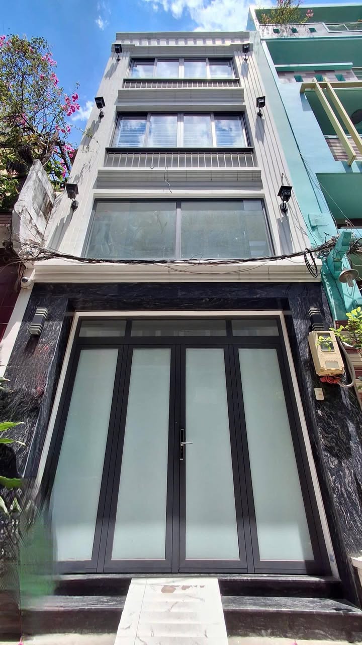 Cho thuê nhà hẻm ô tô Trần Hưng Đạo, Q5, 73m² - Dòng tiền 54 triệu/tháng!