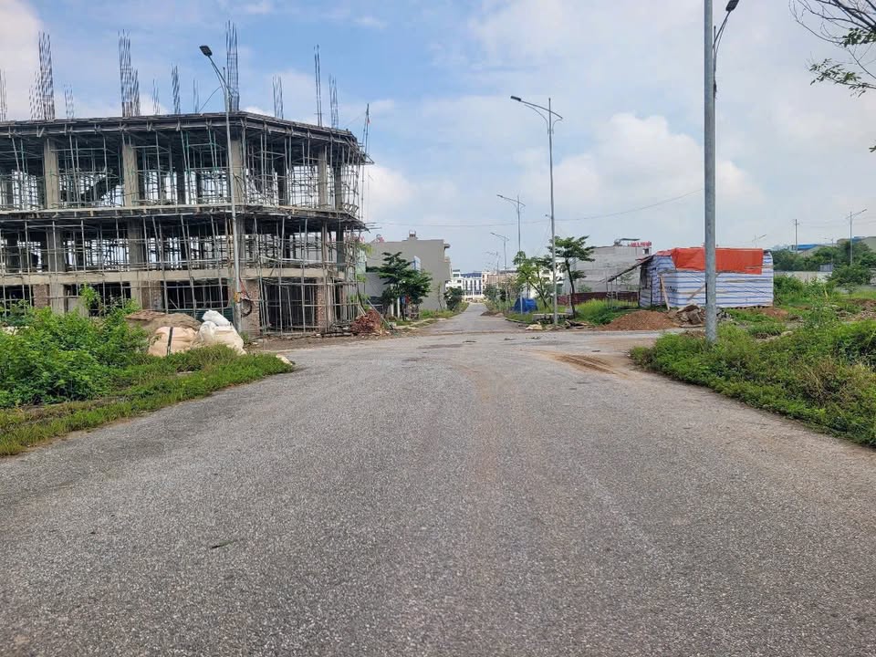 Đất dịch vụ Khai Quang Vĩnh Yên 102m² giá 3.5 tỷ - Diện tích lớn, pháp lý rõ ràng!