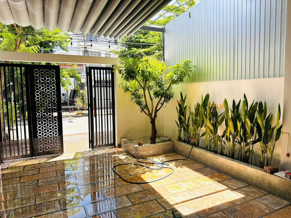 Nhà 3 tầng Hòa Xuân, Đà Nẵng 100m² giá 8 tỷ - Full nội thất, sẵn sàng vào ở!