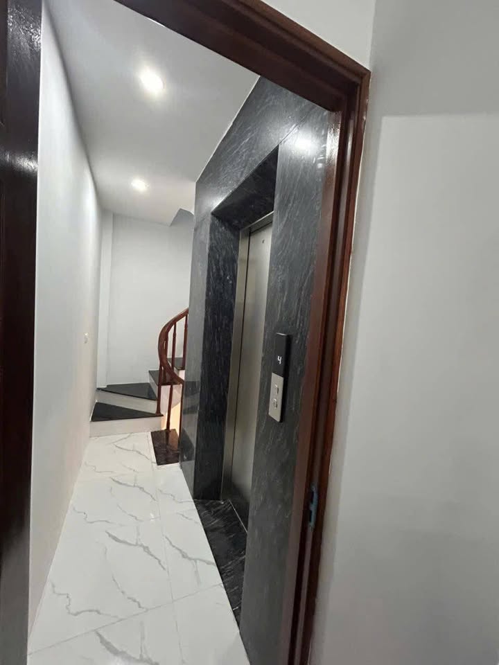 Nhà riêng Di Trạch Hoài Đức 40m² giá 8 tỷ - Ô tô tránh, thang máy vù vù!