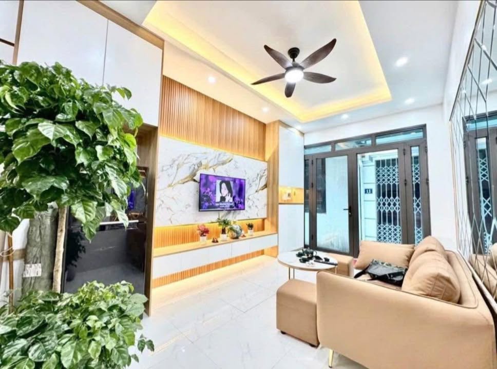 Nhà phố Minh Khai 28m² giá 5.2 tỷ - Gần trung tâm, thuận tiện đi lại!