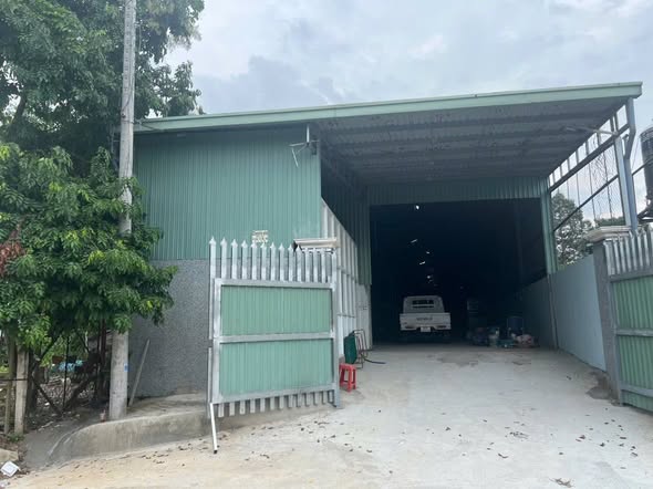 Kho cho thuê Định Hòa 650m² giá 30 triệu - Mặt tiền nhựa rộng rãi