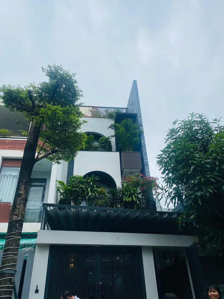 Nhà 4 Tầng Mỹ An 4, Đà Nẵng 108.7m² giá 16.5 tỷ - Thiết kế đẹp, gần công viên