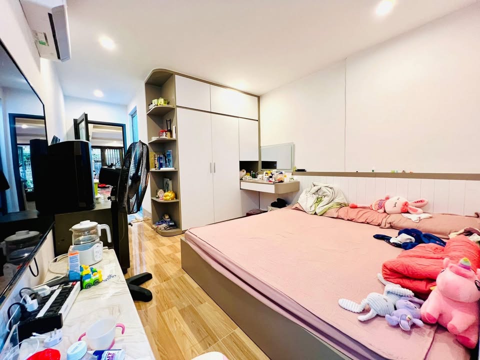 Căn hộ Tập thể Hoàng Quốc Việt 45m² giá 6.5 tỷ - Thiết kế hiện đại, sẵn sàng vào ở!