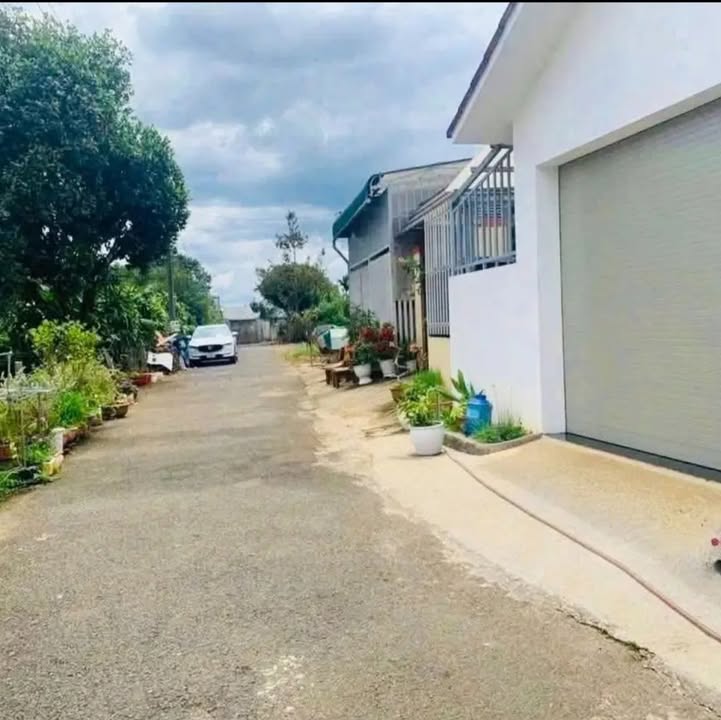 Nhà riêng Hẻm 58 Tây Sơn, Bảo Lộc 120m² giá 2.15 tỷ - Hẻm rộng ô tô vào tận nơi!