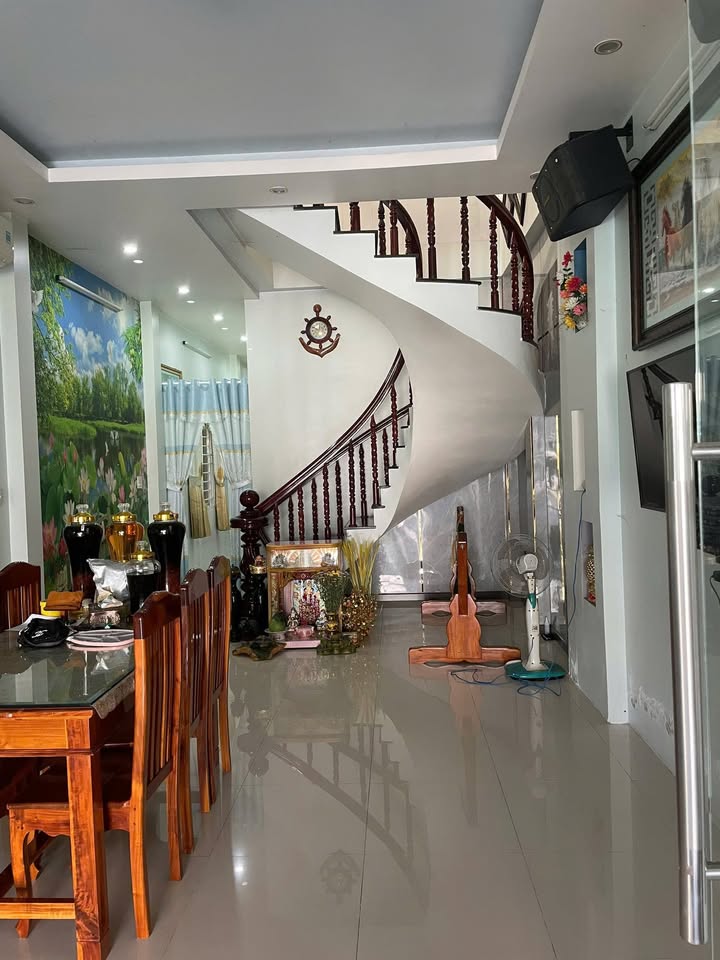 Nhà bán gần Ủy ban xã Tân Phú Đông, Sa Đéc 168m² - Vị trí đẹp, tiện ích đầy đủ!