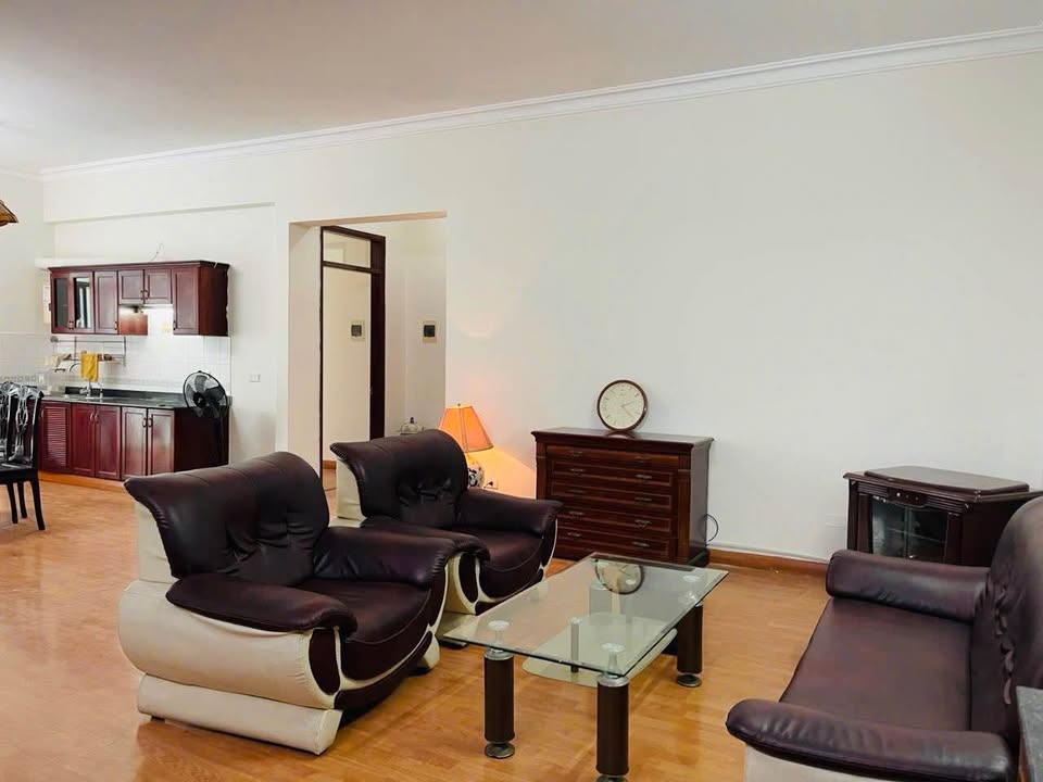 Căn hộ 3 phòng ngủ 116m² tại Trung Hòa, giá 15 triệu - Sẵn sàng vào ở!