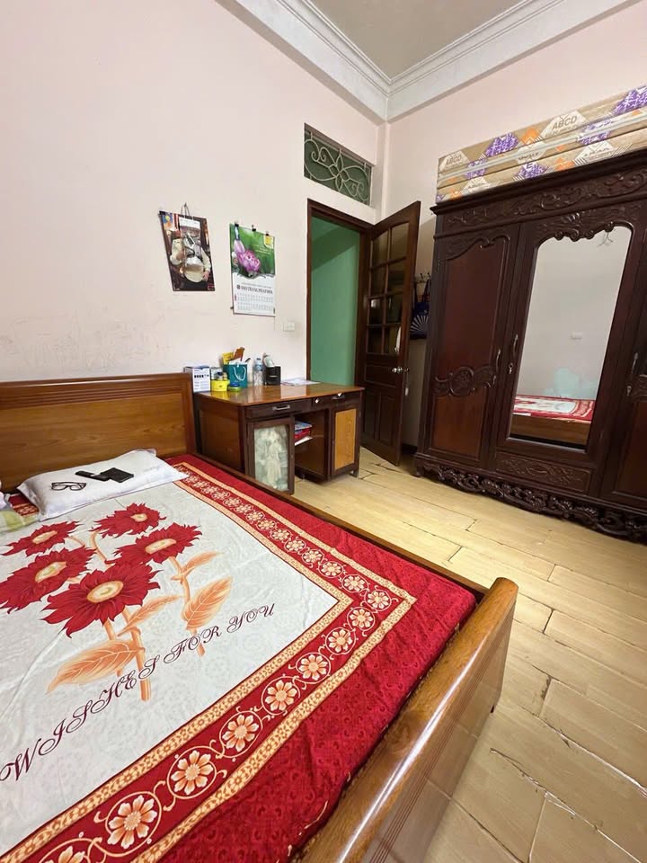 Bán gấp nhà mặt phố Khương Thượng, Đống Đa 50m² giá 15.2 tỷ - Tiềm năng kinh doanh tuyệt vời!