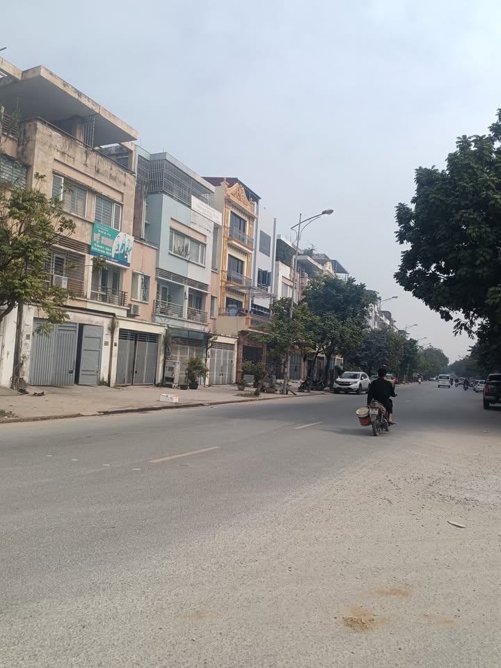 Nhà liền kề Văn Phú Hà Đông 105m² giá 20 tỷ - Chính chủ bán gấp!