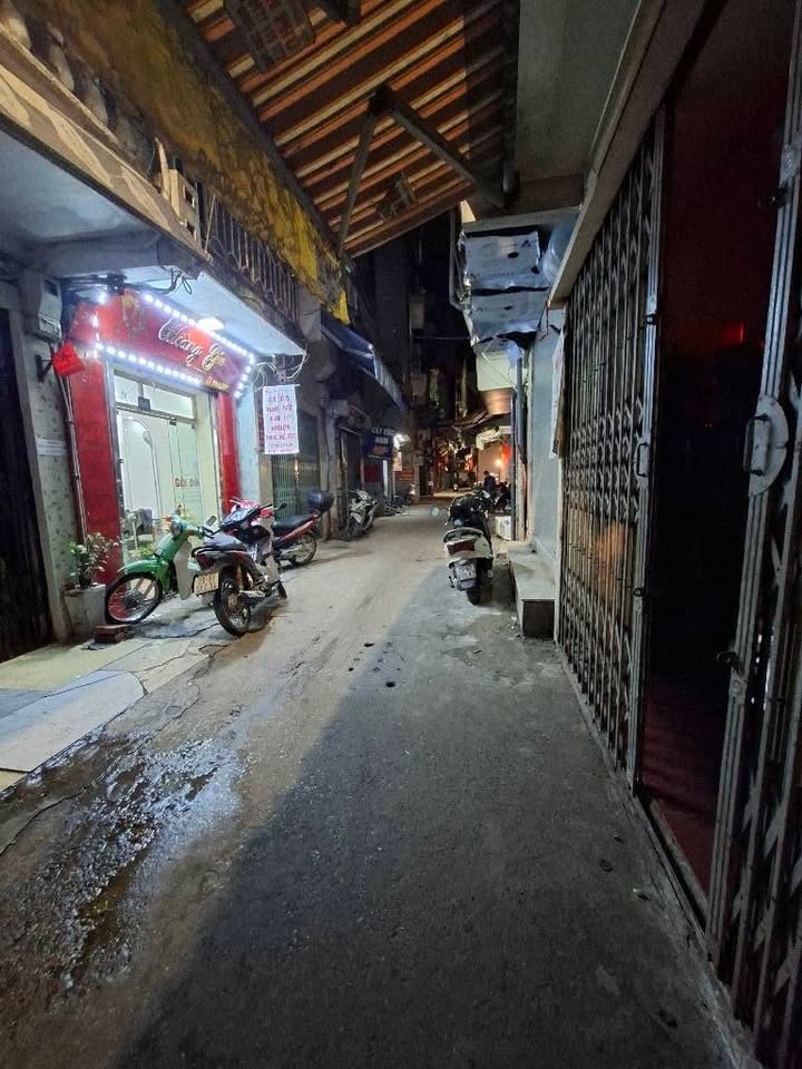 Nhà bán Đống Đa 45m² giá 7.3 tỷ - Không quy hoạch, chính chủ cần bán gấp!