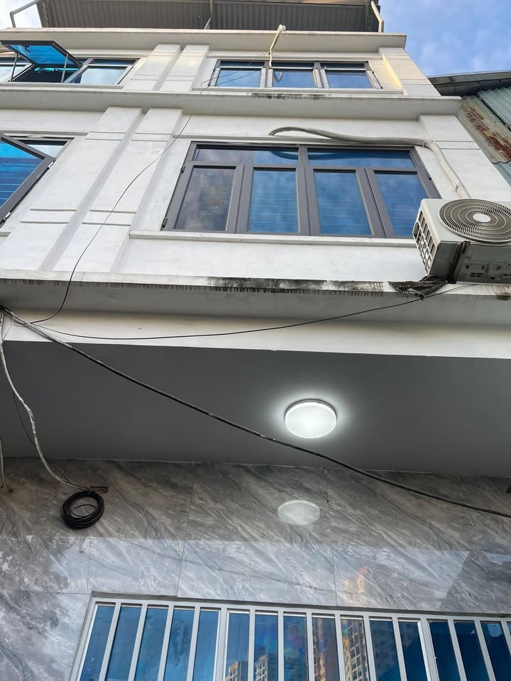 Nhà riêng tại ngõ 245 Định Công, 38m² giá 4.7 tỷ - Không gian sống thoáng đãng!