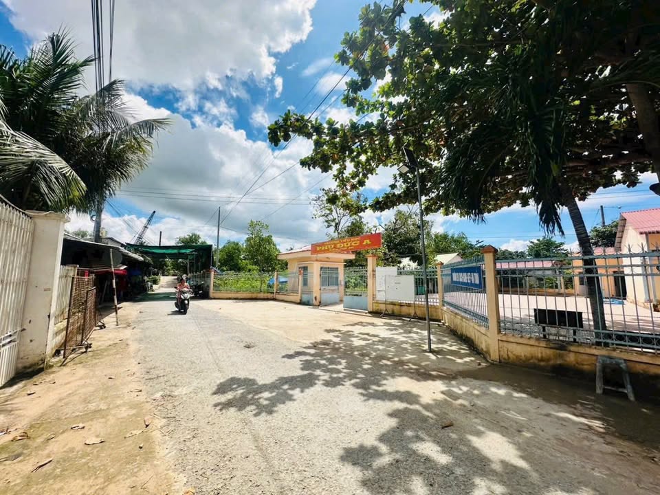 Đất trồng dừa 700m² mặt tiền 2 đường tại Phú Đức, Vĩnh Long - Giá chỉ 1.5 tỷ!