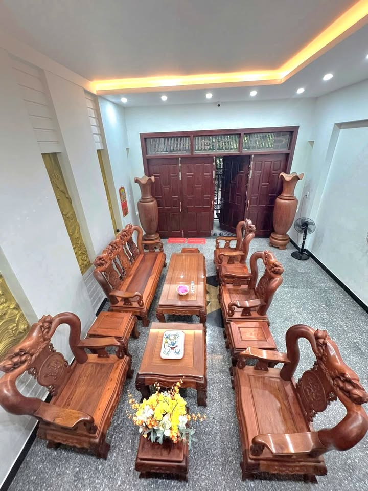 Bán Nhà Mặt Tiền 4 Tầng P. Nguyễn Văn Cừ Quy Nhơn 79m² giá 8 tỷ - Gần Biển và Trường Học!