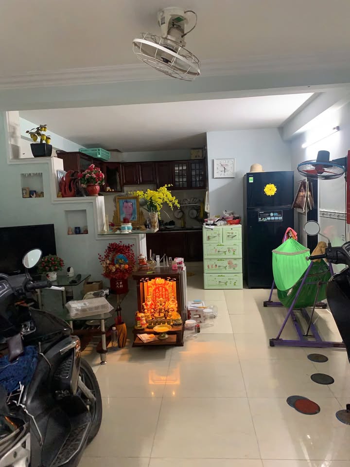 Nhà bán ngay Chợ Lạc Quang, Tân Thới Nhất, Q12, 88m² giá chỉ 6.2 tỷ - Phù hợp cho gia đình lớn!