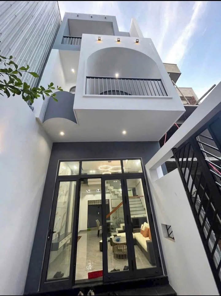 Nhà đẹp Trần Phú Huế 45m² giá 3.1 tỷ - Thiết kế hiện đại, tiện ích xung quanh phong phú!