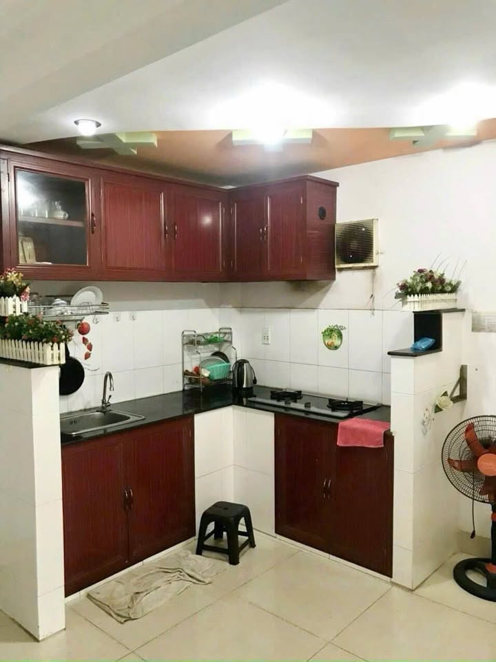 Nhà phố Thủ Đức 28m² giá 3.55 tỷ - Bán gấp, gần chợ Thủ Đức!