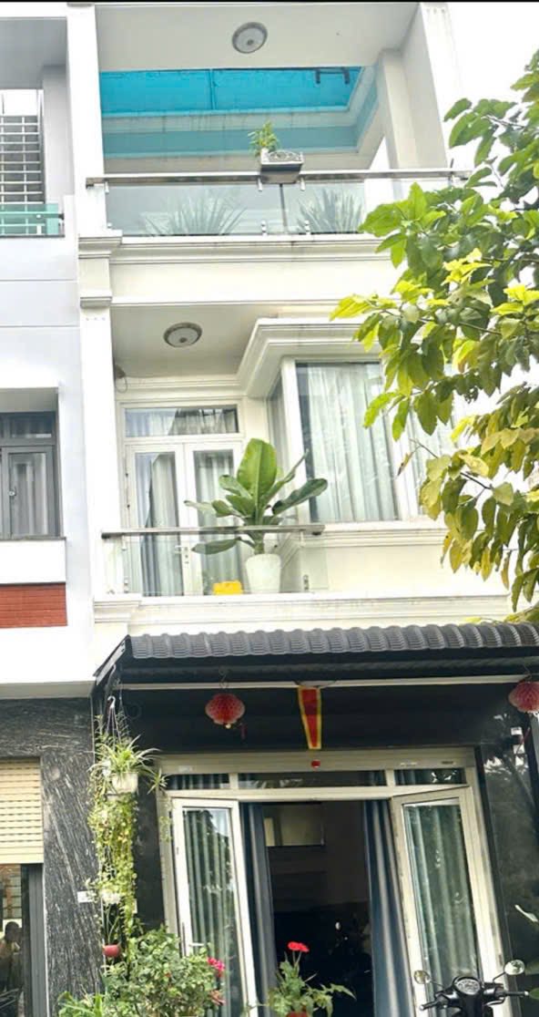 Nhà đẹp Dĩ An 60m² giá 5.5 tỷ - Vị trí siêu đẹp, chính chủ bán gấp!