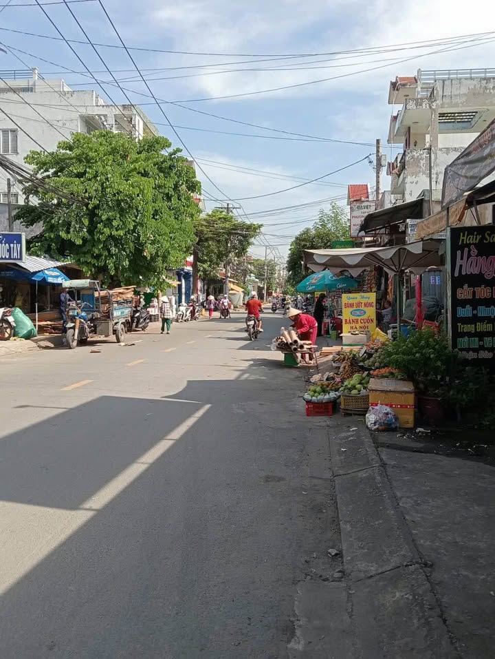 Nhà mặt tiền chợ Hiệp Thành quận 12, diện tích 68m² chỉ 8 tỷ - Kinh doanh thuận lợi!