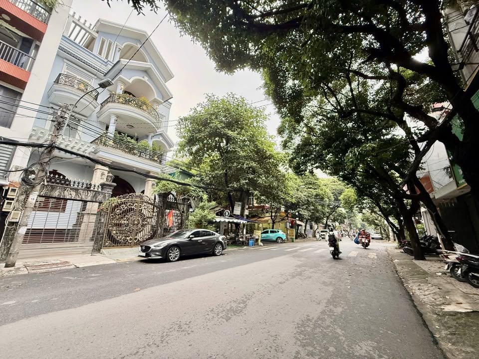 Khách sạn cao cấp K300 Hoàng Hoa Thám, Tân Bình 146m² - Dòng tiền ổn định 2.6 tỷ/năm!