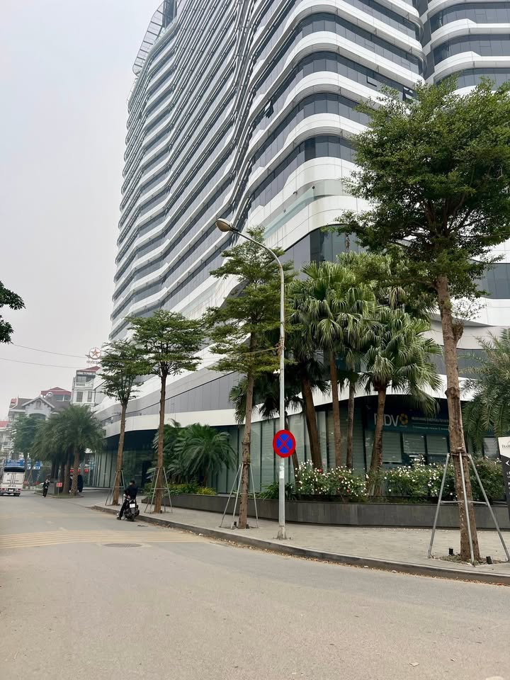 Nhà 5 tầng Ngoại Giao Đoàn 40m² giá 9 tỷ - Ô tô tránh 15m, gần công viên!