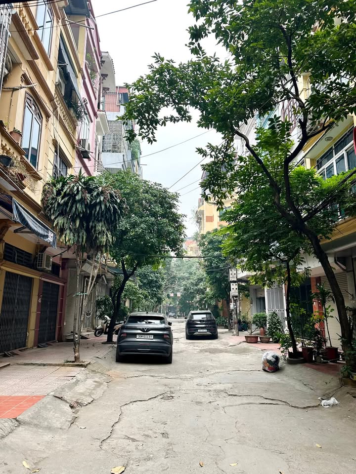 Nhà riêng Hoàng Mai 31m² giá thỏa thuận - Vỉa hè rộng, ô tô tránh nhau!