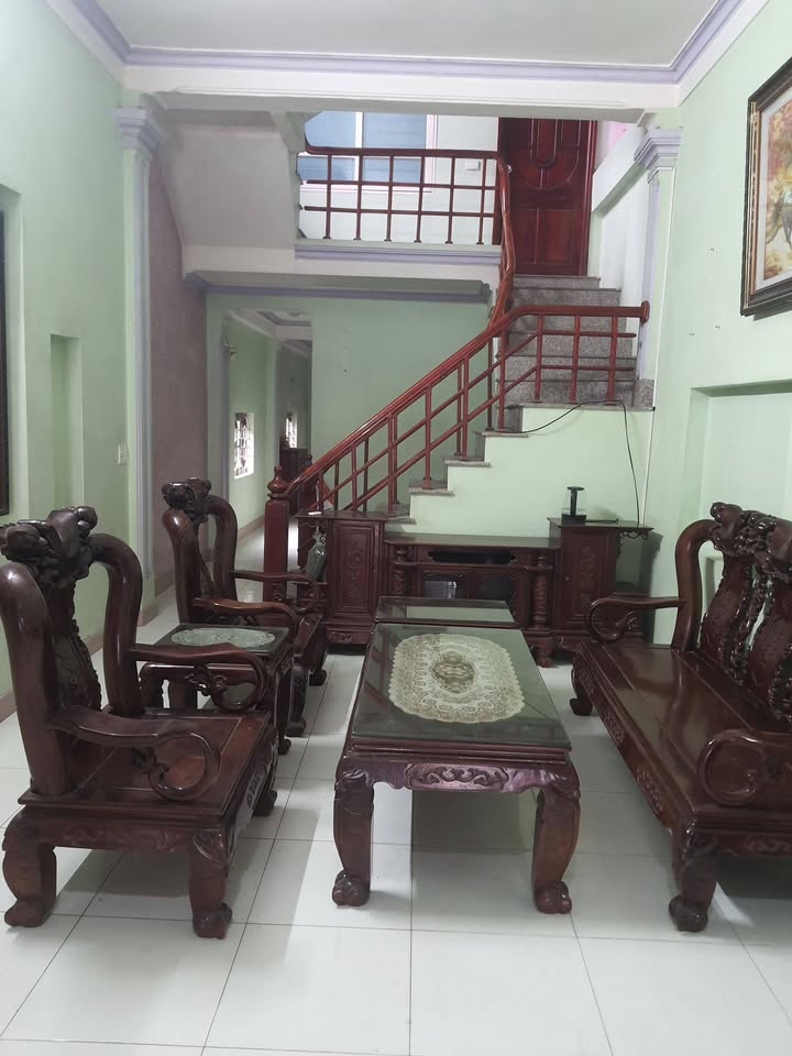 Nhà 2 tầng 1 tum đường Hàm Tử, Quảng Hưng 90m² giá 3 tỷ - Sẵn sàng vào ở ngay!