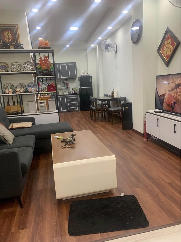 Nhà bán gấp Quận 10, TP HCM 36m² giá 6.3 tỷ - Chính chủ, nội thất đầy đủ!