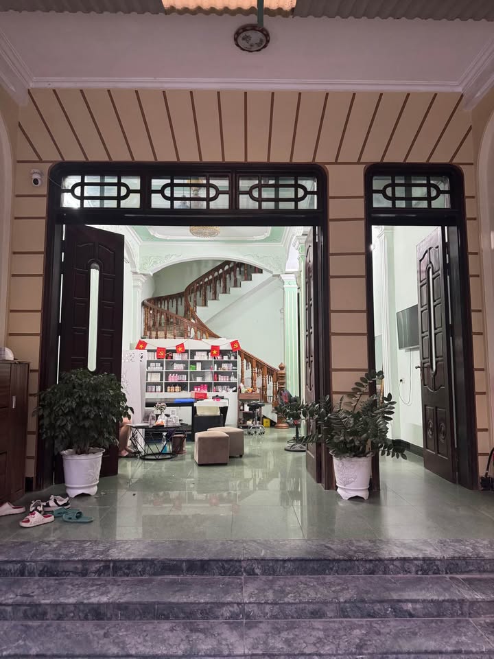 Bán nhà 2 tầng Đặng Tiến Đông, Hạc Thành, Thanh Hóa 95m² giá 5 tỷ - Nhà đẹp chỉ việc vào ở!