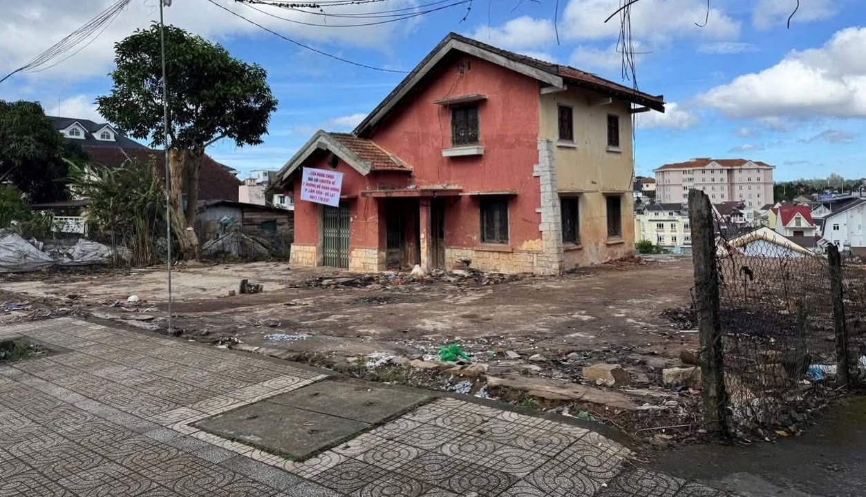 Cho thuê mặt bằng mặt tiền Quang Trung Đà Lạt 1300m² - Vị trí đắc địa, kinh doanh sầm uất!