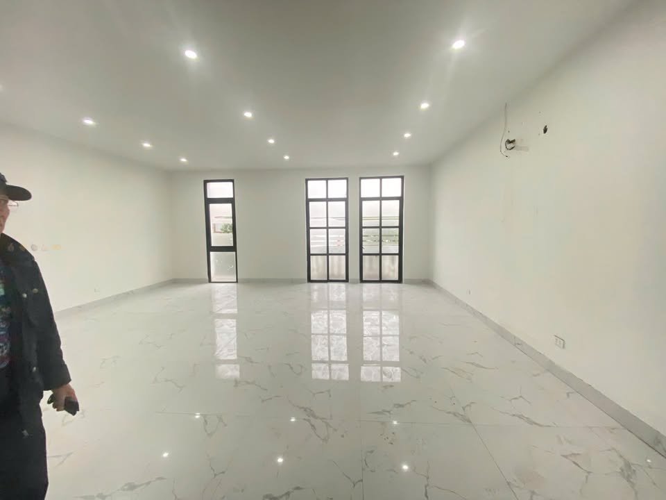 Cho thuê shophouse 2 tầng Vinhomes Imperia 160m² giá 35 triệu - Tiềm năng kinh doanh lớn!