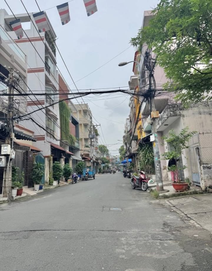 Nhà riêng quận 11, Lạc Long Quân 56.7m² giá chỉ 6 tỷ - Hẻm rộng ô tô đỗ cửa!