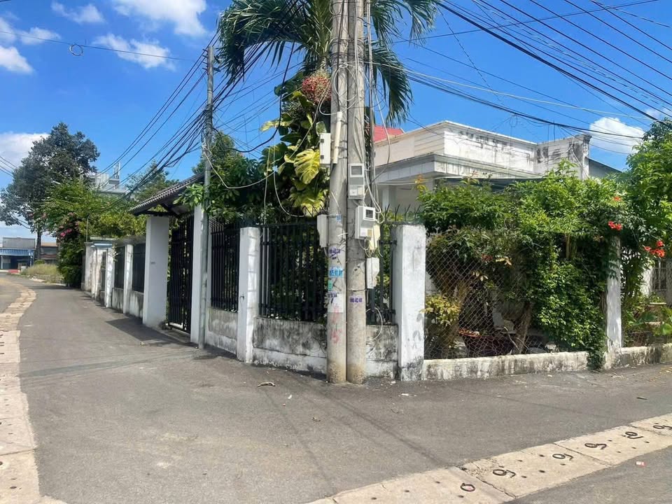 Biệt thự góc 2 mặt tiền Hùng Vương, Bà Rịa - 304.82m² chỉ 7.98 tỷ - Cơ hội đầu tư tuyệt vời!