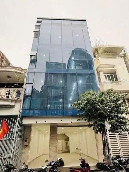 Nhà cho thuê đường Trường Chinh, Tân Bình 108m² - Thang máy hiện đại, giá rẻ 47 triệu/tháng!