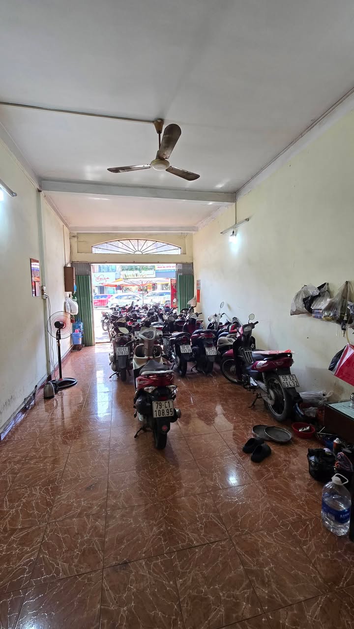 Mặt bằng cho thuê 12 Hoàng Văn Thụ, 40m² - Khu vực kinh doanh sầm uất!