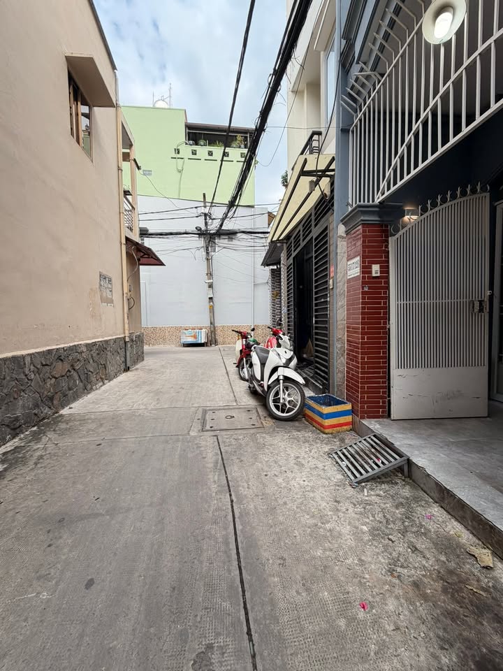 Nhà nguyên căn cho thuê hẻm xe hơi Thành Mỹ, Tân Bình 52m² giá 11 triệu - An ninh, tiện lợi!