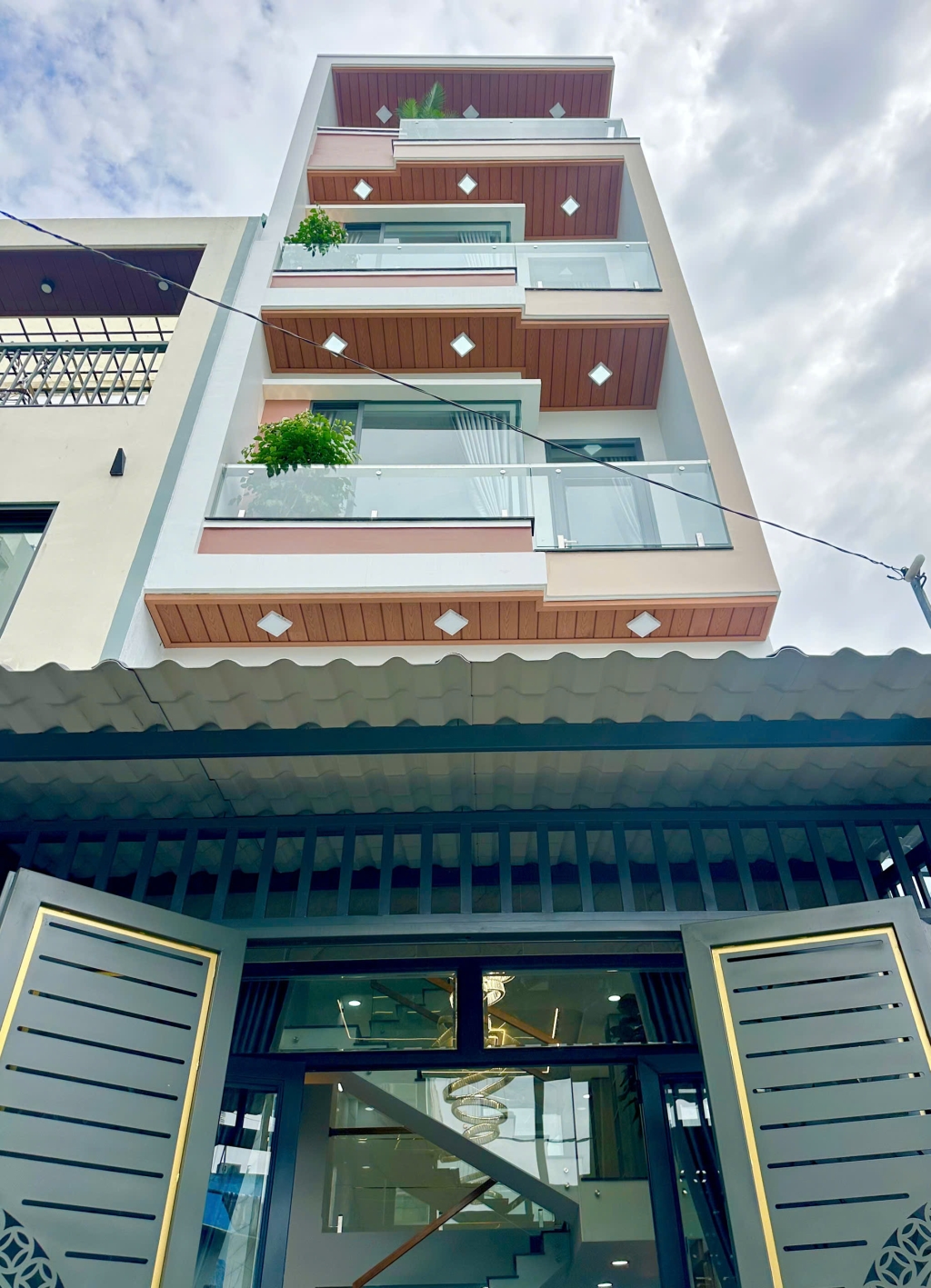 Nhà 5 tầng Bình Long 6,75 tỷ - Thiết kế hiện đại, sổ hồng chính chủ!