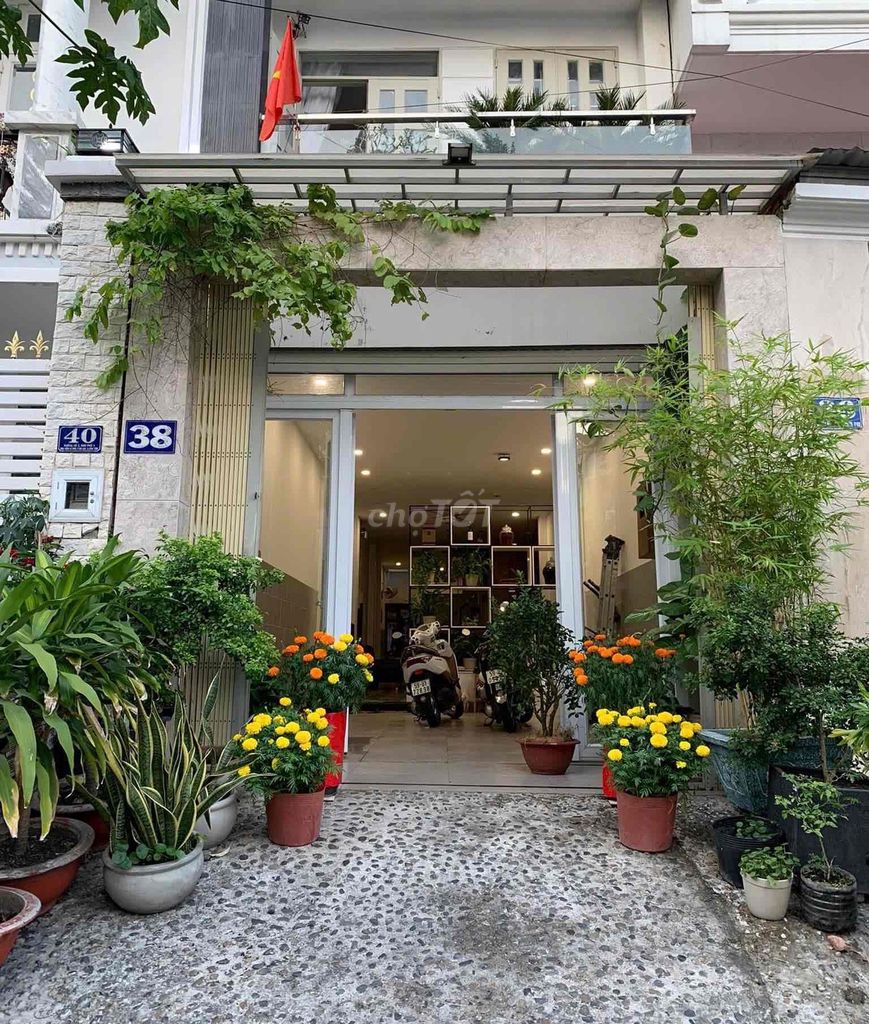 Nhà đẹp không gian xanh 4PN 3 tầng tại An Lạc Bình Tân - Giá thuê chỉ 18 triệu!