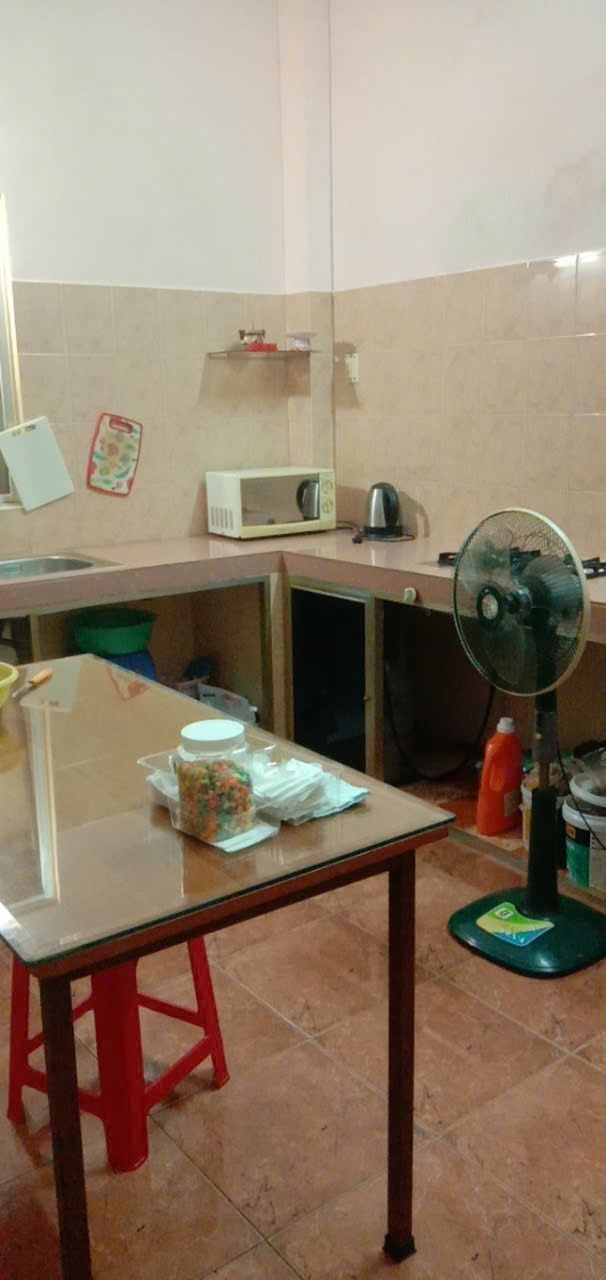 Nhà riêng hẻm 8m Lạc Long Quân, 70m² giá 11.4 tỷ - Thích hợp ở và kinh doanh!