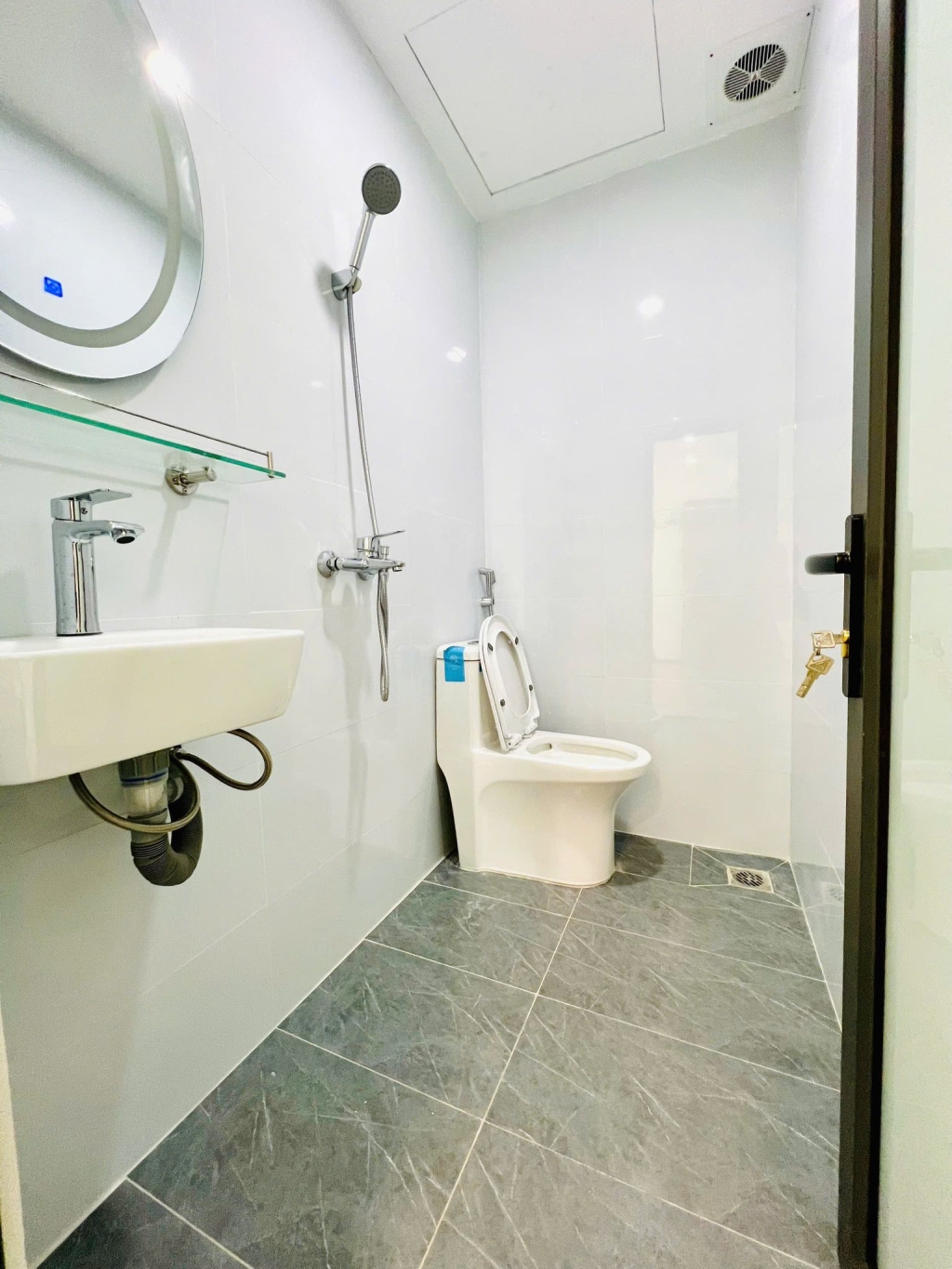 Căn hộ Nam Trung Yên 69m² giá 6.88 tỷ - Lô góc view hồ, full nội thất!