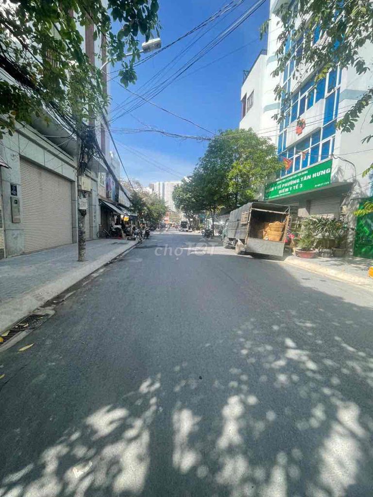 Cho thuê biệt thự mặt tiền đường số 11, Quận 7, 111m² - Vị trí đắc địa, giá chỉ 25 triệu/tháng!