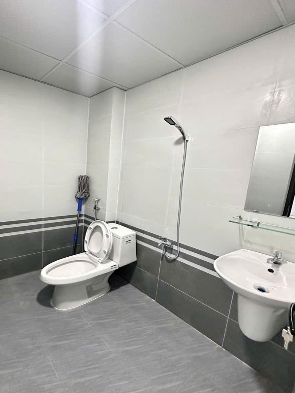 Nhà 3 tầng Hóc Môn 20m² giá 0.95 tỷ - Tiện ích đầy đủ, chính chủ!