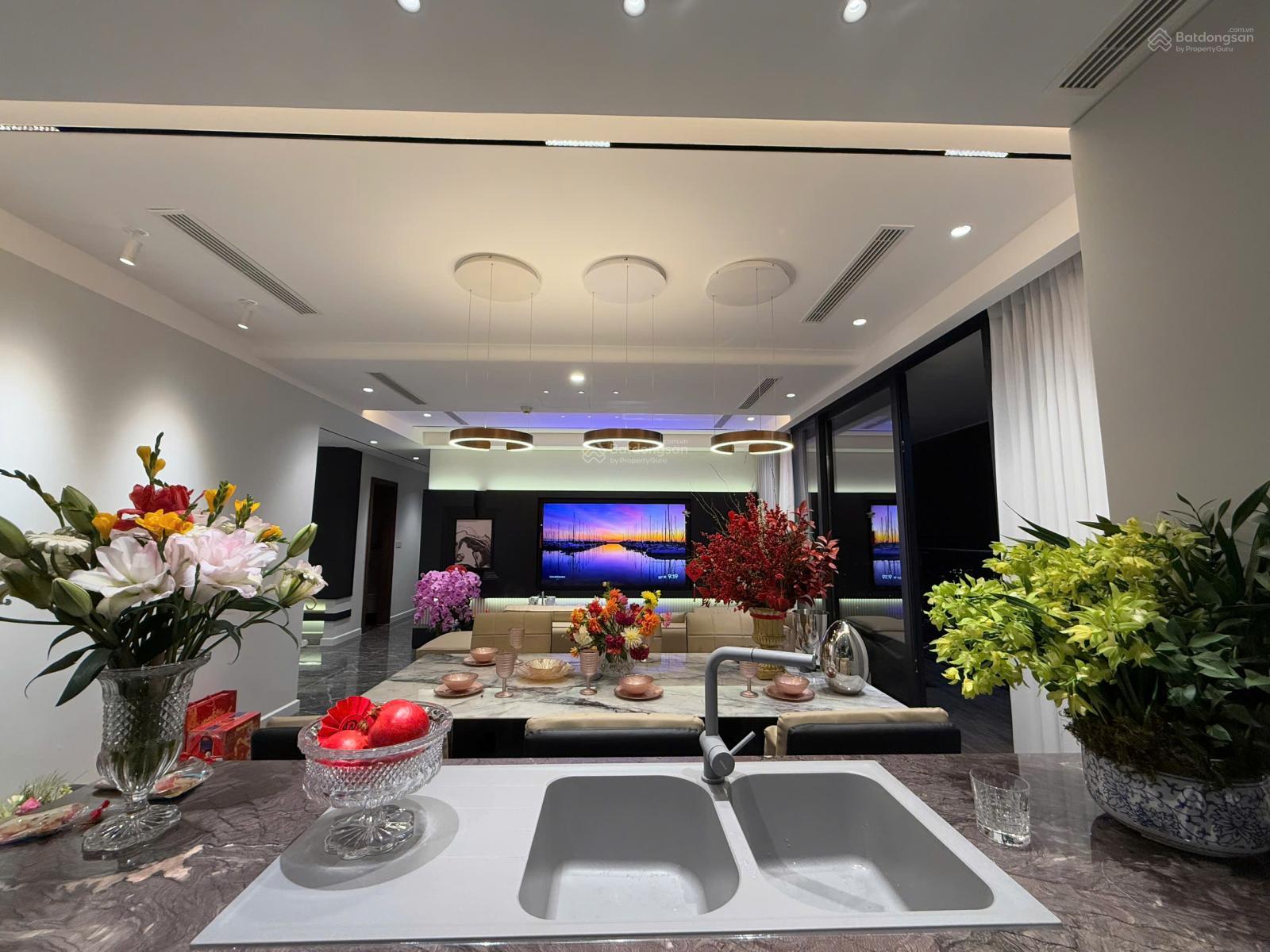 Căn hộ Sunshine Golden River Tây Hồ 161m² giá 25 triệu - Vào ở ngay, full nội thất!