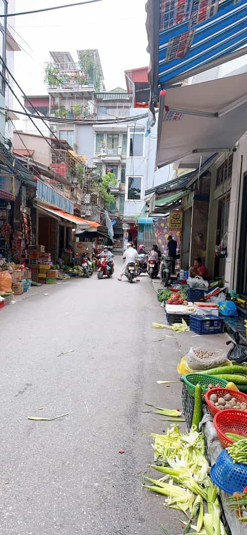 Nhà riêng đường Trịnh Đình Cửu, Thanh Xuân 35m² giá 13.2 tỷ - Kinh doanh sầm uất, ô tô tránh
